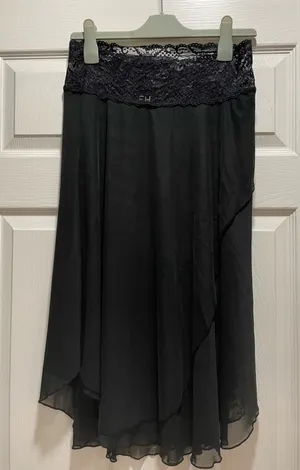 Black skirt Size L thumbnail 1