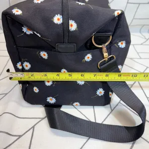 Alice + Olivia Duffel Bag Medium Black Daisy Floral Crossbody Travel Weekend‎ thumbnail 9