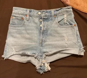 Levi shorts  thumbnail 1