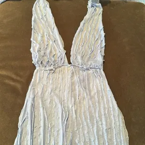 Women’s Blue V-Neck Backless Jumpsuit Romper RuffleWave WideLeg Pants Size M NEW thumbnail 7