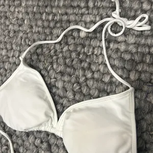 Dippin’ Daisy’s White Strappy Bikini Top Size Medium’s‎ thumbnail 2