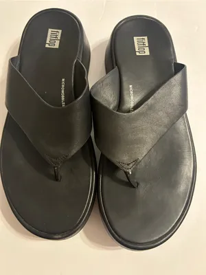 Fitflop Women's Black Crossover Thong Sandals thumbnail 1