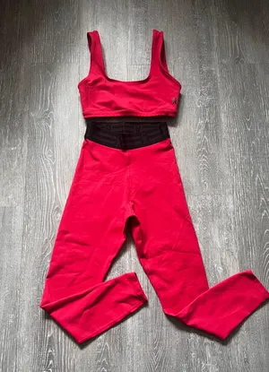 Good American Performance Workout Set thumbnail 2