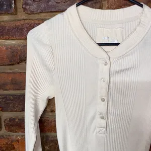Aerie Road Trip Cream Ribbed Knit Long Sleeve Henley Top Women's Size Small thumbnail 3