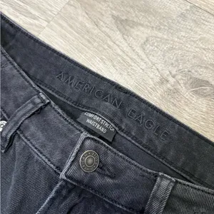 •AMERICAN EAGLE• DISTRESSED MOM JEANS thumbnail 7
