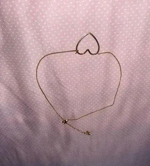Francesca's Gold Heart Necklace thumbnail 1