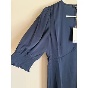 NWT Quince Silk Dress Women Size S Navy Blue V-Neck Puff Sleeve Washable Silk thumbnail 3