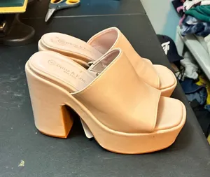 Olivia & kate chunky platform mules Tan Size 6 thumbnail 1