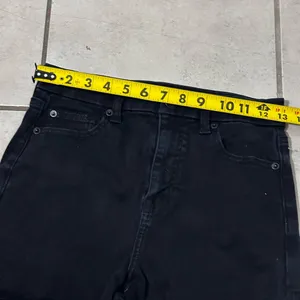 American Eagle Women‎ Black Denim Curvy High Rise Shortie Cutoff Shorts size 4 thumbnail 6