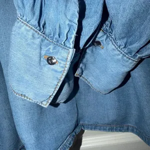 Zara Denim Blue Flowy Jeans Top(Size Large) thumbnail 9