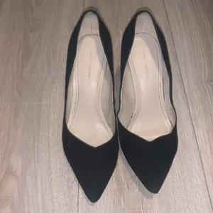 Marc Fisher Apple Black closed pointy toe suede leather office formal heels thumbnail 2