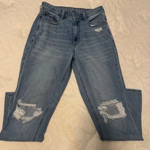 Distressed American Eagle jeans thumbnail 1