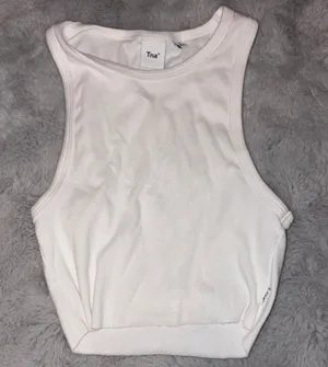 Aritzia TNA homestretch tank thumbnail 2