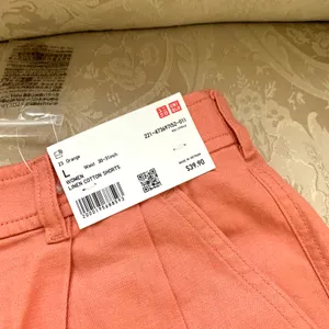 Uniqlo Linen Cotton 2.5" Inseam Shorts in Orange thumbnail 6