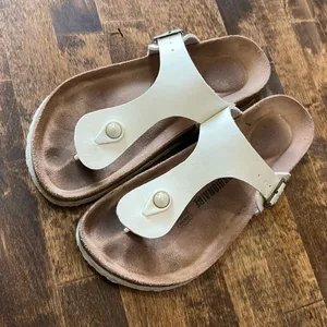 CUSHIONAIRE Leah Leather Thong Sandals Size 7 Granola thumbnail 5