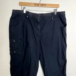 JM Collection Black Cargo Capri Pants thumbnail 2