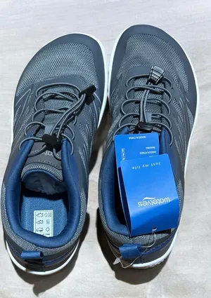 NEW WateLves Barefoot Trail Running Shoes US Men 7 / Women 9) thumbnail 1