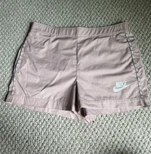 Nike Women’s Shorts thumbnail 1