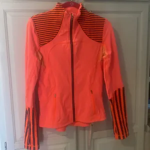Lululemon Forme Jacket Light Flare / Classic Stripe Light Flare Size 8 EUC thumbnail 2