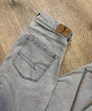 American Eagle Mom Straight Jeans thumbnail 8