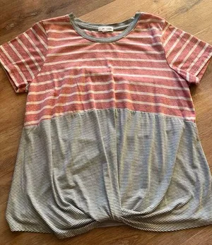 Eyeshadow Top with knot on front thumbnail 1