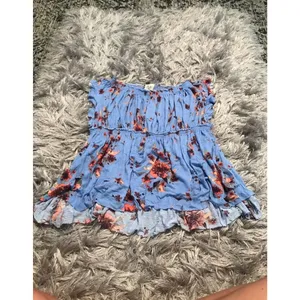 Free people floral top‎ size XS Off the shoulder floral top thumbnail 2