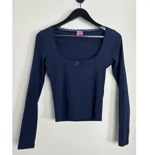 EDIKTED Mora Lace Trim Ribbed T-Shirt in Navy Size Small thumbnail 4