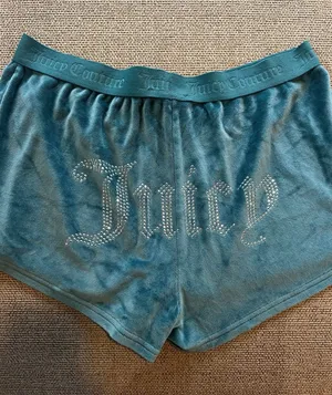 Juicy Couture Shorts thumbnail 1