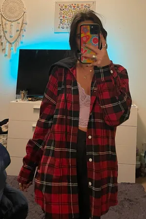 Black and Red Flannel Size M thumbnail 4