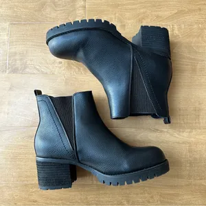 Jody Chelsea Boot, Black, Women’s Heeled Leather Booties, Size 9M thumbnail 9