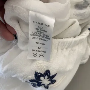 ASTR‎ The Label Women's Embroidered Floral Crop Top White Navy Size Medium thumbnail 5