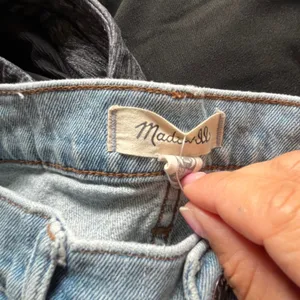 Madewell The Perfect Vintage Jean‎ Light Wash Distressed Raw Hem DM5773 Size 24 thumbnail 4