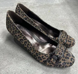 Sofft Womens Leopard Animal Print Closed Toe Wedges Buckle Detailed Size 7M thumbnail 1