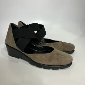 The Flexx wedge suede shoes taupe‎ women’s size 6.5 business casual thumbnail 2