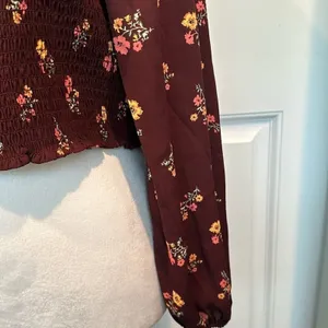 Love Tree Small Maroon‎ Boho/Vintage Floral Smocked Crop Top NWOT thumbnail 5