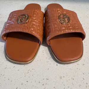 Bebe Womens Cognac Brown Quilted Logo‎ Slide Sandals Square Toe Gold Hardware 10 thumbnail 2