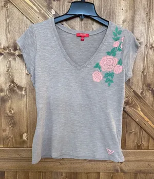 GUESS Women’s L Gray V Neck T Shirt Pink Floral Embroidered Short Sleeve (9332) thumbnail 1