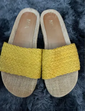 Mia slide size 9 yellow thumbnail 1