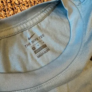 Nike shirt thumbnail 3