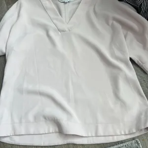 Trina‎ Turk medium blouse thumbnail 5