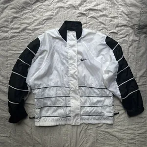 Nike Windbreaker thumbnail 1