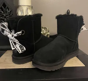 UGG Mini thumbnail 1