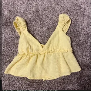 Princess Polly Yellow short sleeve crop top thumbnail 4