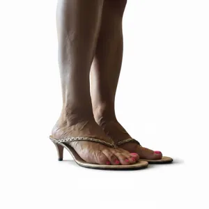 St. John Signature Chain-Embellished Kitten Heel Thong Sandals Gold Size 9 thumbnail 12