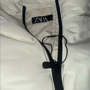 NWOT ZARA | Ecru | FITTED HOODED PUFFER VEST JACKET 8073/047 ZIPEER POCKET SKI thumbnail 8