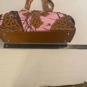 MOSSY OAK Women’s Concealed Carry Cross Stud Handbag Pink Brown 15X5X8.5‎ NEW thumbnail 3