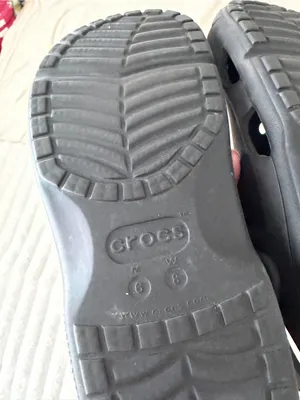 CROCS Classic Clogs in Black Women’s 8 thumbnail 4