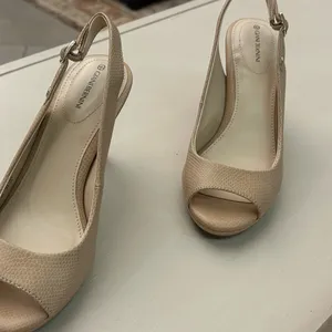 Heels Giani Bernini Beige Slingback Heels 7 1/2 M like new! Nice/Clean thumbnail 9