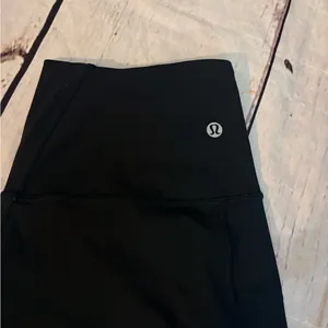 Lululemon women’s black floral mesh panel up side of leg size 6 like new thumbnail 4