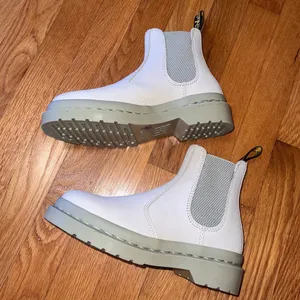 Dr Marten Chelsea boot thumbnail 4
